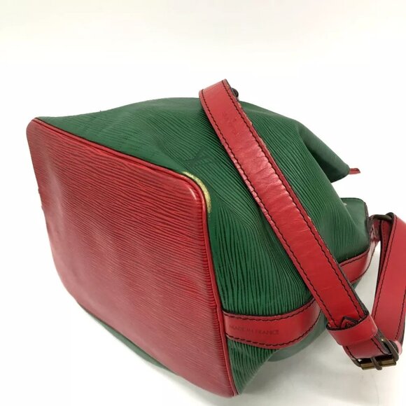 LOUIS VUITTON M44147 Epi Petit Noe Drawstring bag Shoulder bag - Picture 6 of 14